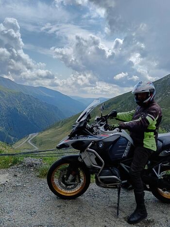 Večer ob čaju: Z motorjem po Romuniji