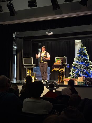 DEDEK MRAZ JE PRIŠEL MED NAS