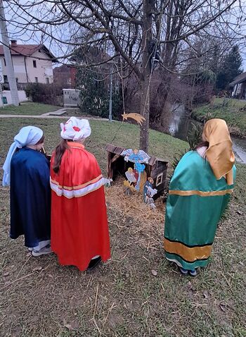 Koledovanje in nove jaslice v Loki