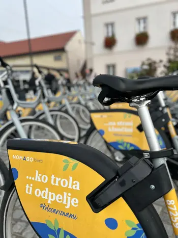 Vrti pedala regijskega e-kolesa in se uresničuj s PONI LUR 