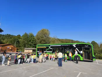 Novi električni avtobusi Ljubljanskega potniškega prometa navdušili najmlajše 