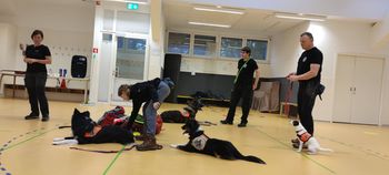 Otroke iz Vrtca Bled obiskali pasji reševalci Otroke iz Vrtca Bled obiskali pasji reševalci