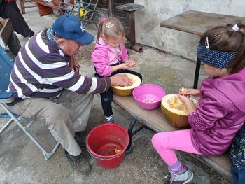 Obisk učencev POŠ Nova Cerkev na Ekološki učno-doživljajski kmetiji Preložnik