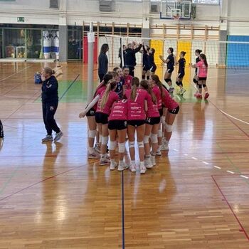 Po odbojkarsko v novo leto - z zmago na mednarodnem turnirju