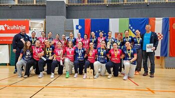 Po odbojkarsko v novo leto - z zmago na mednarodnem turnirju Po odbojkarsko v novo leto - z zmago na mednarodnem turnirju