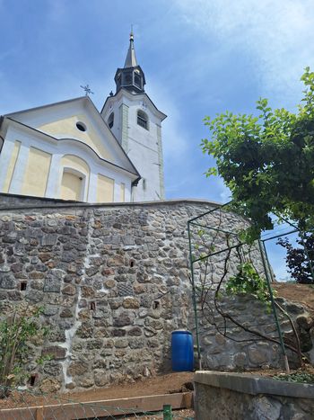 Sanacija poškodovanega obzidja pri pokopališču v Kovorju je končana