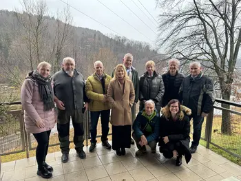 Prostovoljci, ki povezujejo ljudi in jim lajšajo poti Prostovoljci, ki povezujejo ljudi in jim lajšajo poti