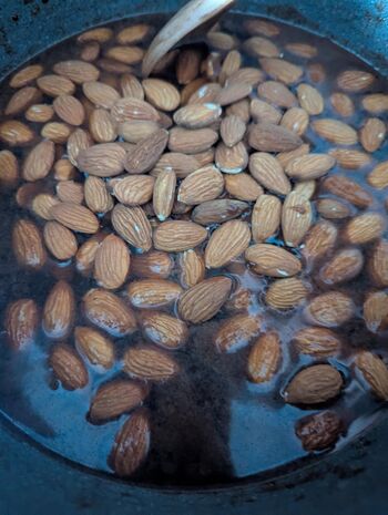 Orešček, ki varuje zdravje in sladicam daje piko na i 