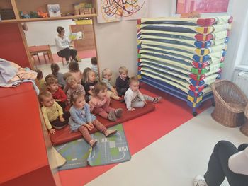 Obisk knjižničarke v Gozdni sobi