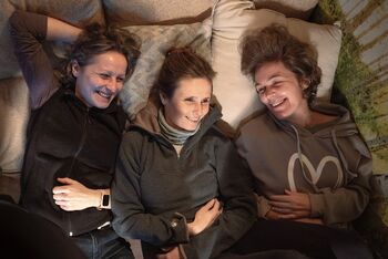 Voden ogled razstave Živi in pusti živeti z umetnico Elo Zdešar