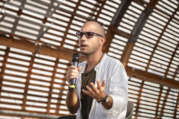 Preoblikovanje narativov