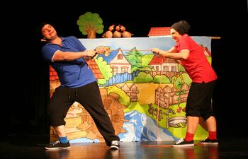 Predstava za otroke "Picko in Packo" in obisk Dedka Mraza