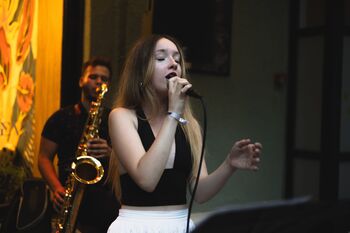 Ustvarjalnice v brlogu in Joliette Anžlovar trio