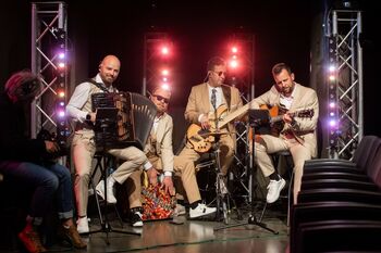 Otvoritvena slovesnost 20. Mednarodnega festivala alpskega cvetja: Kranjci z gosti