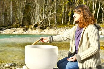 Zvočna kopel z gongi v Bohinjski hiši