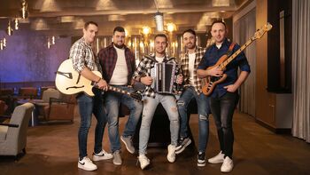 Ansambel Sympatic z veliko energije in ljubezni do glasbe Ansambel Sympatic z veliko energije in ljubezni do glasbe