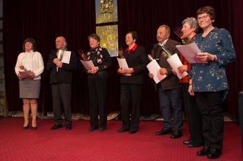 SKUPAJ SE ZNAJDEMO MI