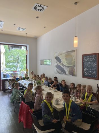 Od zgodbe do čajanke: ustvarjalni projekt na OŠ Bled Od zgodbe do čajanke: ustvarjalni projekt na OŠ Bled