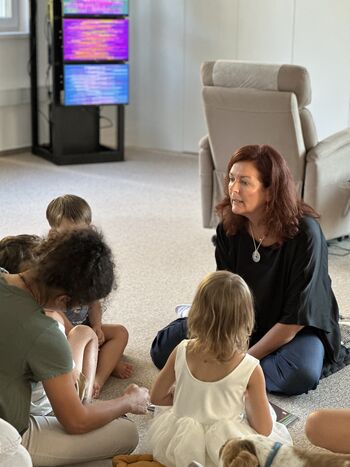 Utrinki iz pravljične urice za otroke z EES tehnologijo