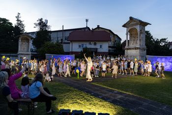 Čudovita predstava v Rimski nekropoli SLEDI DOMIŠLJIJE