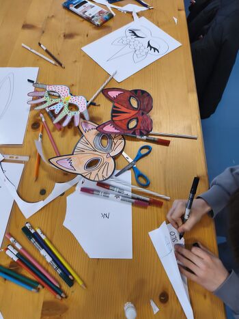 Zimske počitnice skozi ustvarjanje in igro Zimske počitnice skozi ustvarjanje in igro