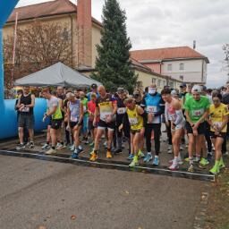 Mengeški tek praznoval 10. obletnico in ponovno združil množico tekačev