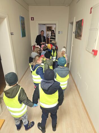 Prednovoletni obisk najmlajših na Občini Mengeš