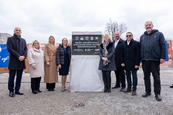 Slovesno odkritje temeljnega kamna za prizidek Zdravstvenega doma Domžale Slovesno odkritje temeljnega kamna za prizidek Zdravstvenega doma Domžale