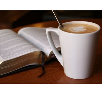 Skodelica branja - bralne urice ob kavi in čaju