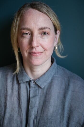 Pogovor o knjigah Claire Wellesley-Smith Resilient Stitch (2021) in Slow Stitch (2015)