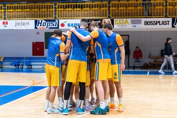 Za košarkarji Hopsov miren mesec februar Za košarkarji Hopsov miren mesec februar