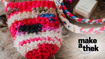 Mini pisana upciklirana kvačkana torbica (19. 5. in 26. 5.)