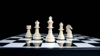 Miselne in družabne igre Šahovske simultanke z mojstri in prvaki