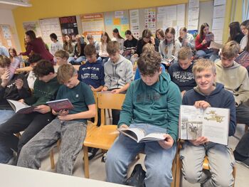 Ajdovski letalec poletel tudi med vipavske devetošolce Ajdovski letalec poletel tudi med vipavske devetošolce