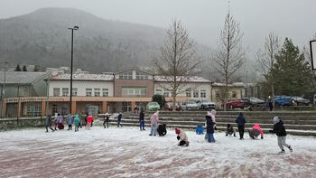 Po dolgih letih prvi sneg v Vipavi