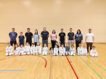 Trening s starši – ko december postane čas za gibanje, smeh in povezovanje Trening s starši – ko december postane čas za gibanje, smeh in povezovanje