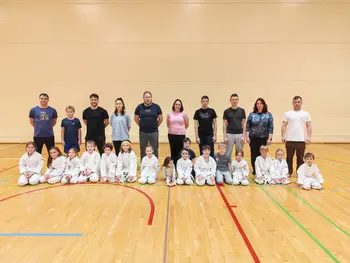Trening s starši – ko december postane čas za gibanje, smeh in povezovanje Trening s starši – ko december postane čas za gibanje, smeh in povezovanje