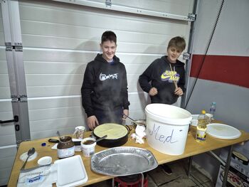 Sproščeno druženje z dobrodelno noto v Vrzdencu