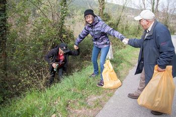 Z brezdomci na čistilni akciji