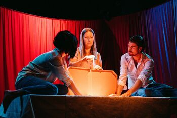 KRIK: MAMA / Gledališki abonma Sotočje in izven