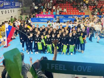 Ekipe HK Dolenjske Toplice varno prispele v Igualado in že stopile na mednarodni oder