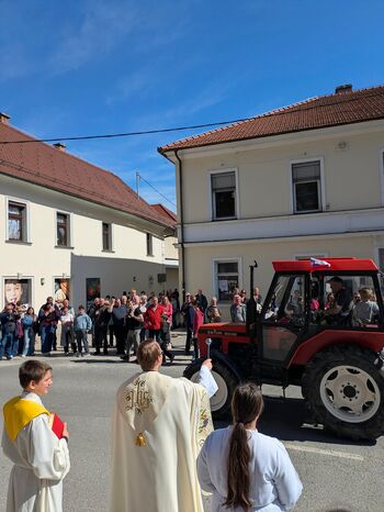 Tradicionalni blagoslov traktorjev in traktoristov Tradicionalni blagoslov traktorjev in traktoristov