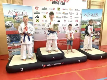 Nejc Povše ponosni lastnik zlatega pokala