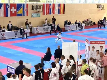Nejc Povše ponosni lastnik zlatega pokala