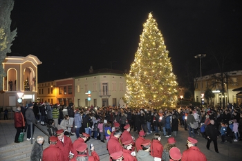 Tradicionalni prižig prazničnih lučk in podpis listine ob obletnici pobratenja z občino Romans d'Isonzo