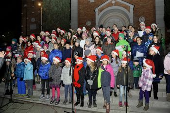 Lučke naznanjajo bližajoče se praznične dni