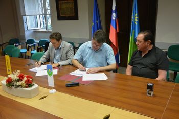 Podpisana pogodba za izvedbo kanalizacije in vodovoda v Vrtojbi