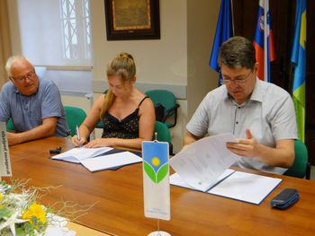 Podpisana pogodba za izvedbo del na krajevni knjižnici v Šempetru
