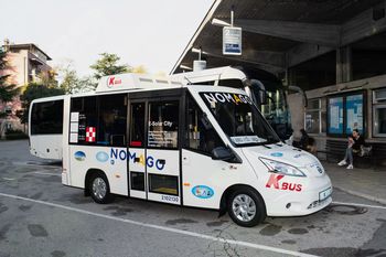 Električni avtobus Nomago povezal Novo Gorico in italijansko Gorico 