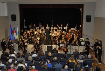 Z mladostno uigranostjo počastili prihajajoče praznike